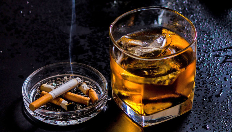 Tác nhân gây bệnh ung thư môi lớn nhất chính là thuốc lá và rượu bia
